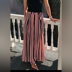 Women’s M Fun wide leg Pants
